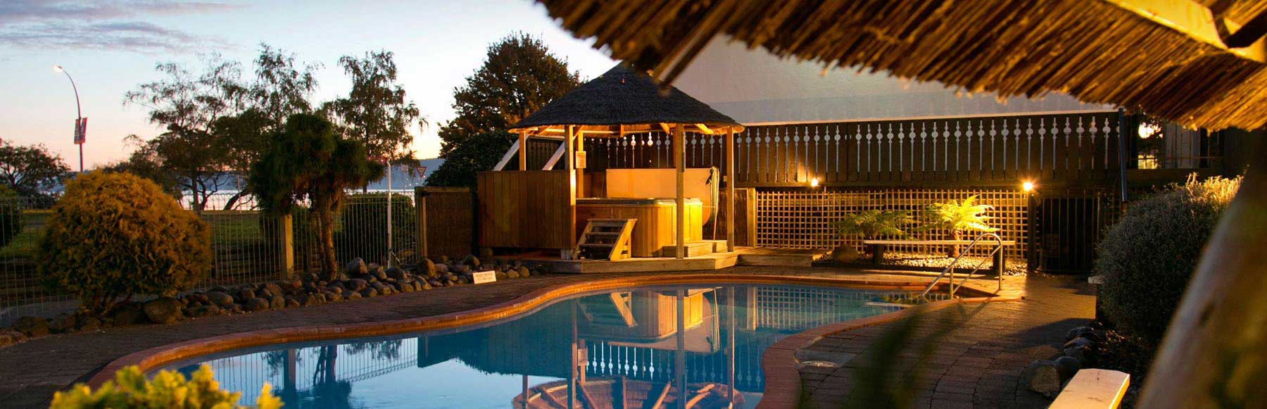 SWISS COTTAGE STYLE MOTEL APARTMENTS IN NEW ZEALAND’S LAKE TAUPO WATERFRONT
